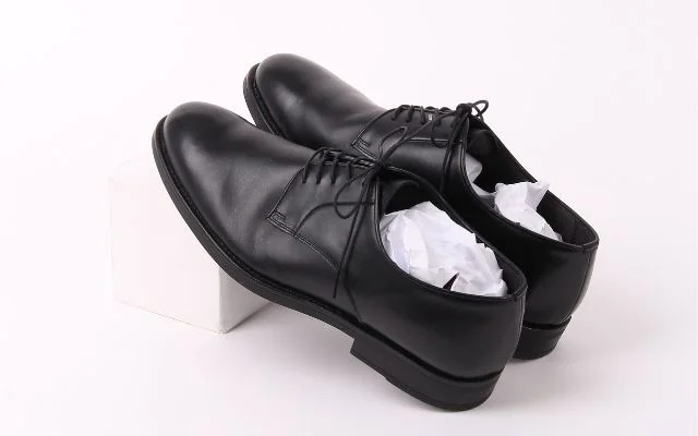 靴の中の湿気をとり、乾燥させる