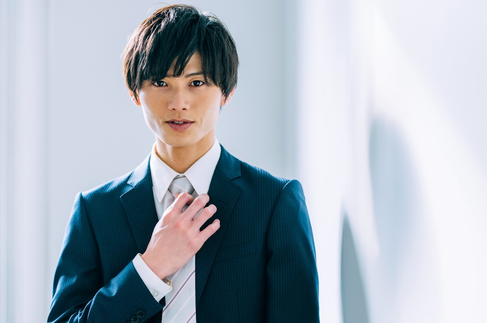 新入社員のネクタイ選びのポイントは？社会人の着こなしやマナーを徹底解説