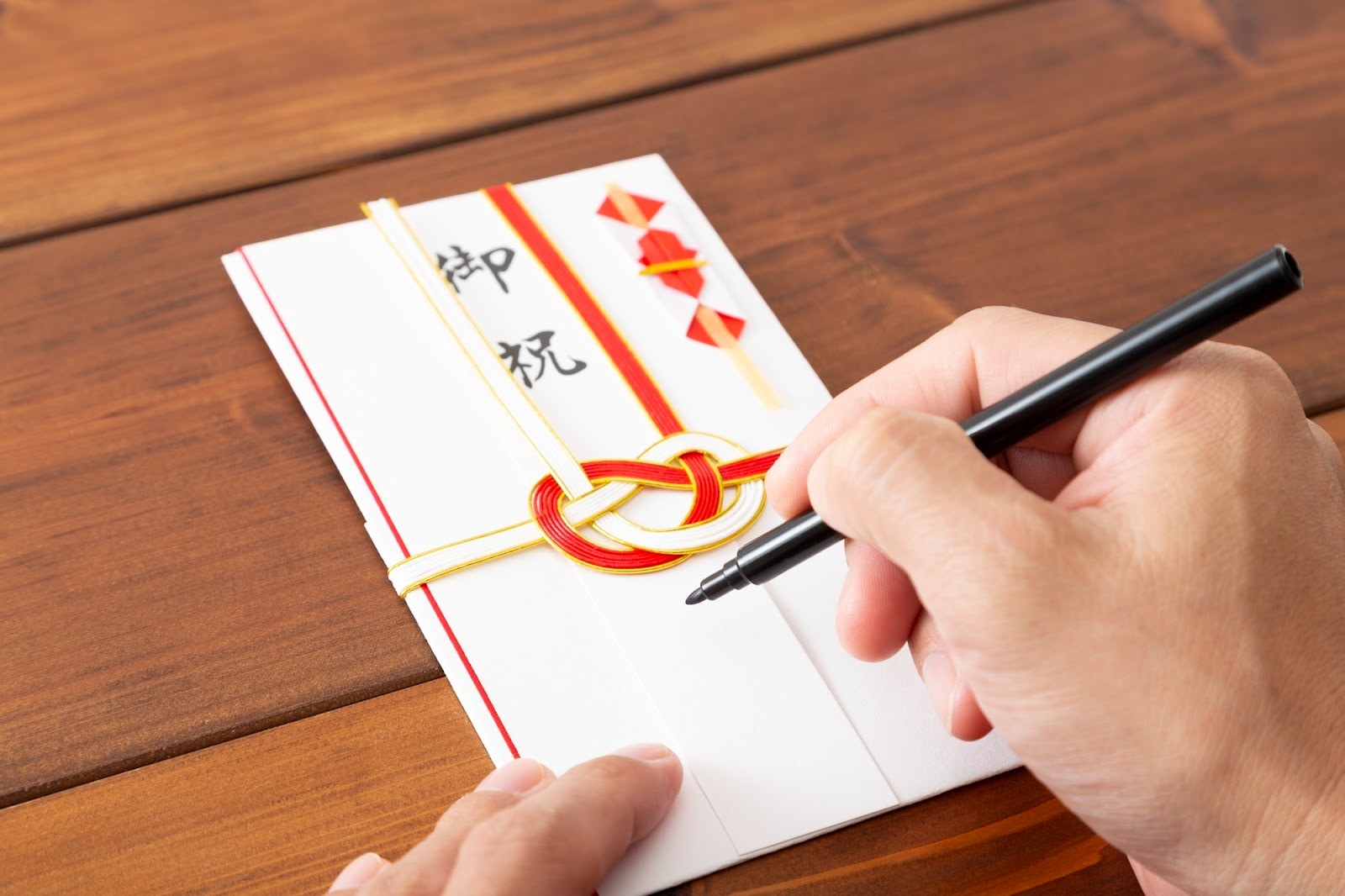 結婚式のご祝儀袋の正しい書き方は？表書き・中袋・金額のマナーを解説！