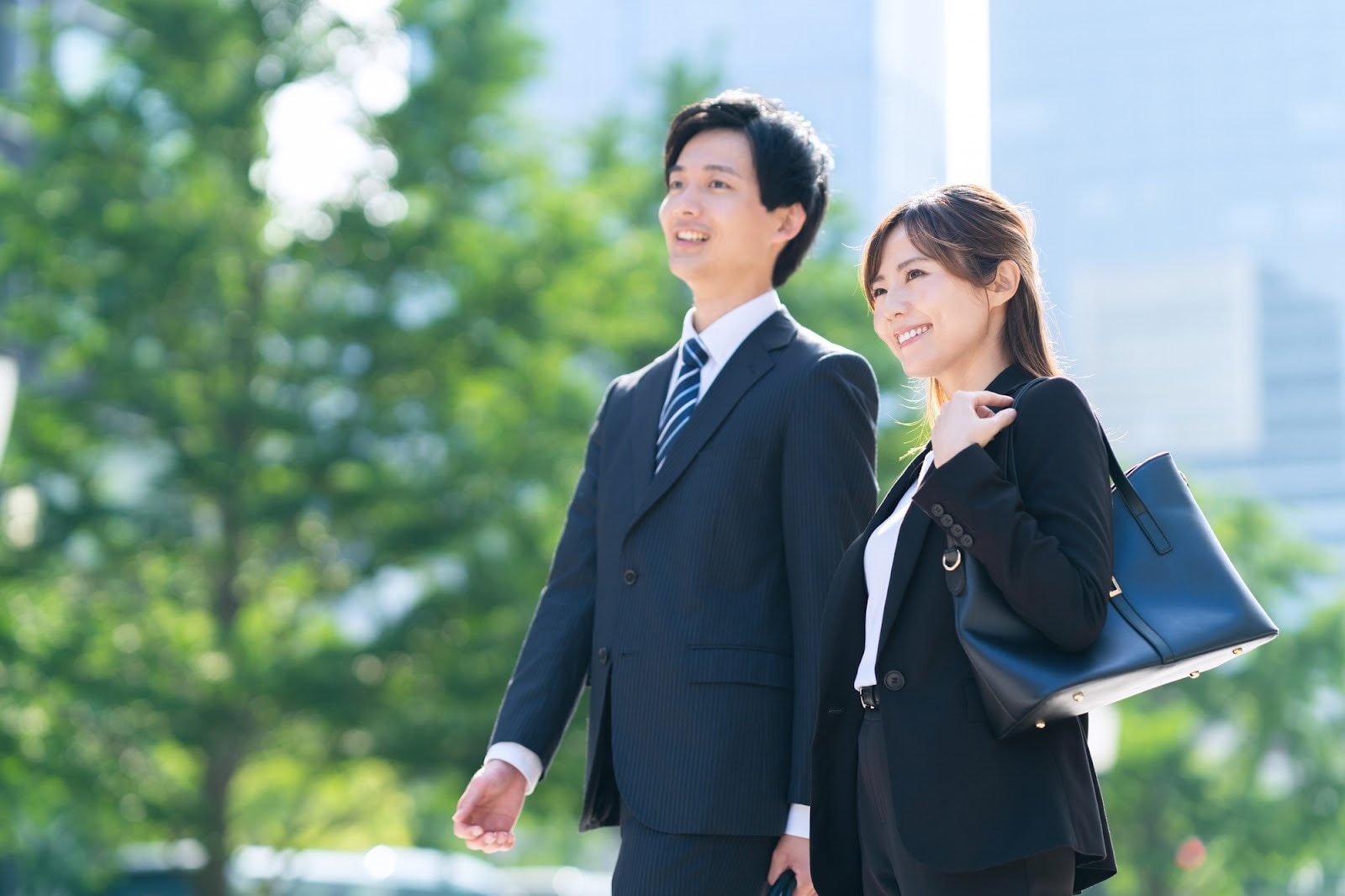 入社式のスーツ選びのポイントは？おすすめのコーデ例も紹介