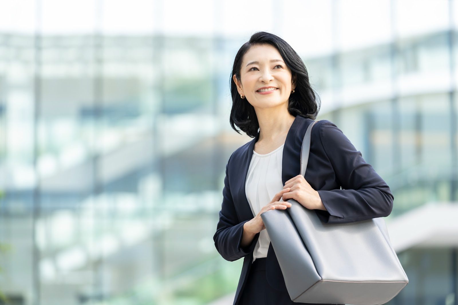 営業女性の完全ガイド｜服装マナーと印象で選ぶコーデ5選