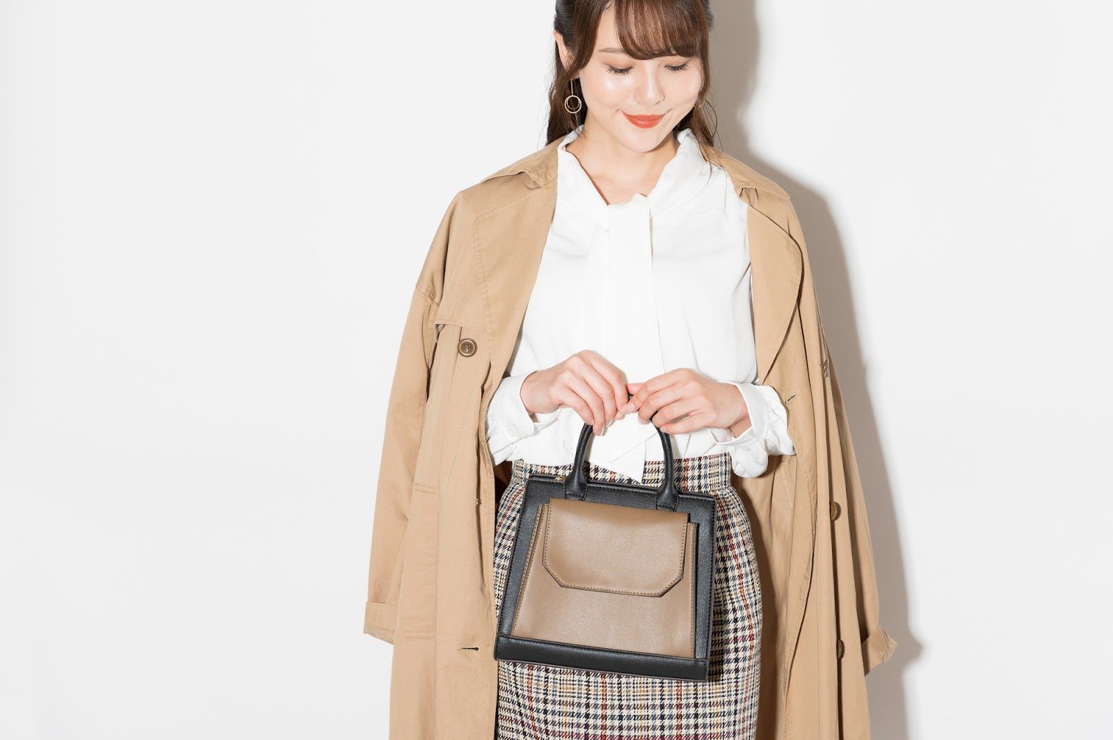 ボウタイブラウスの結び方特集！アレンジ6選と選ぶポイント