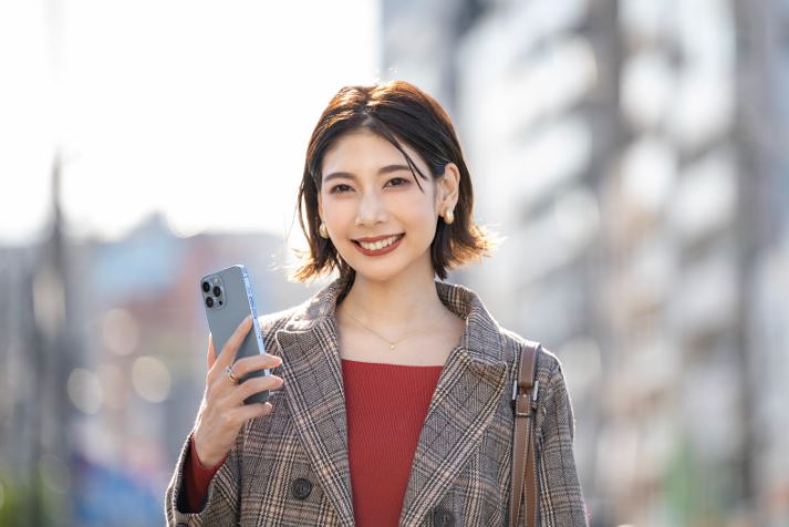 冬のオフィスカジュアルを徹底攻略！暖かくて「きちんと見え」するレディースコーデ