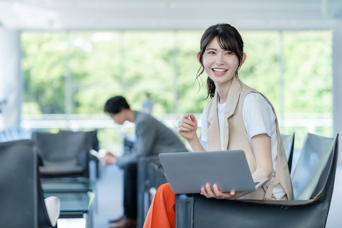 春のジレコーデ6選！オフィスでも着れる万能アイテムジレをご紹介