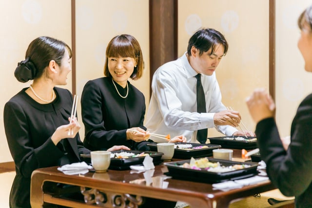 四十九日の服装は身内だけならどうする？選び方のポイントを解説！