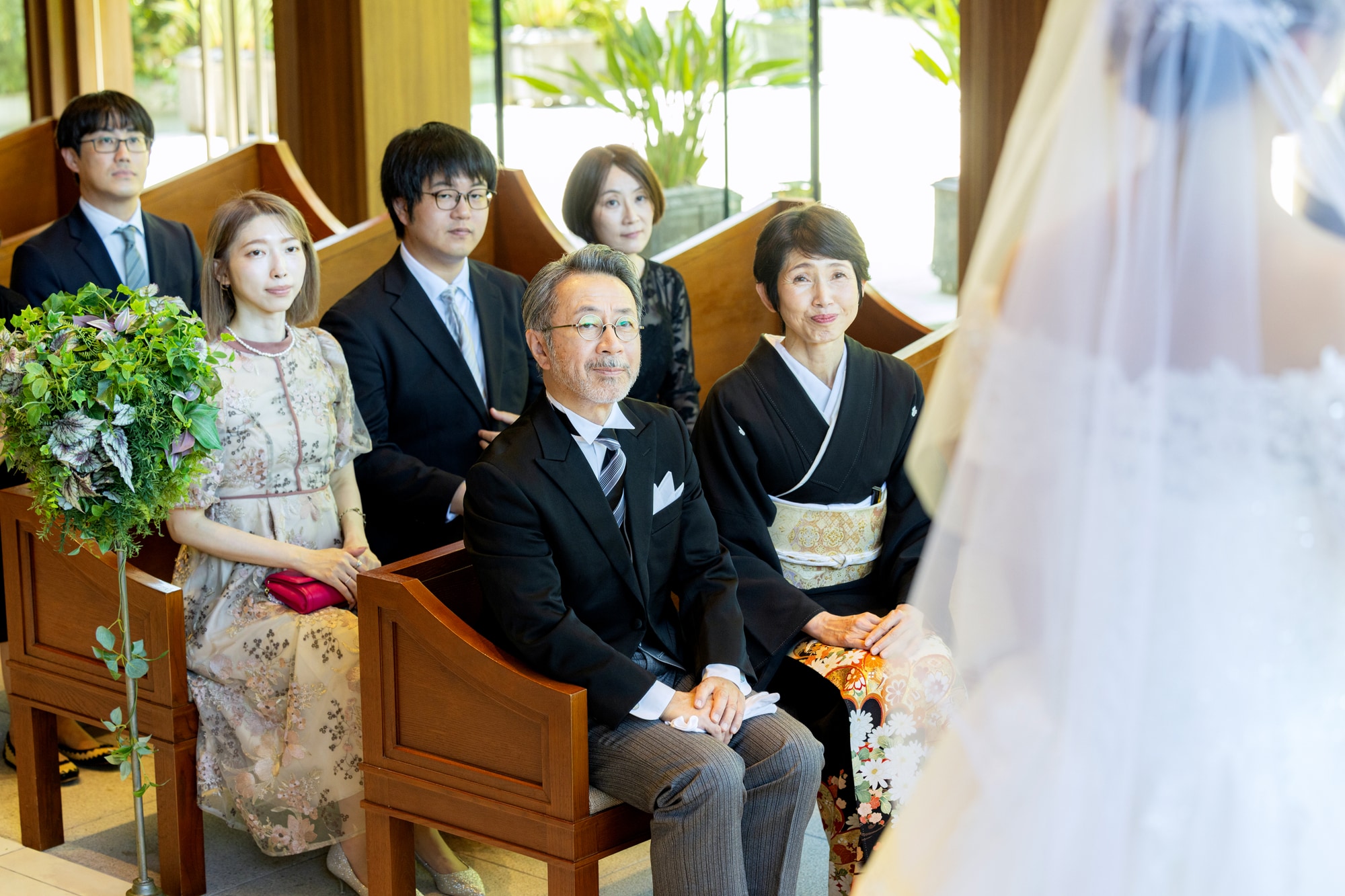 【50代女性】姪の結婚式は何を着る？服装マナーやおすすめコーデを解説