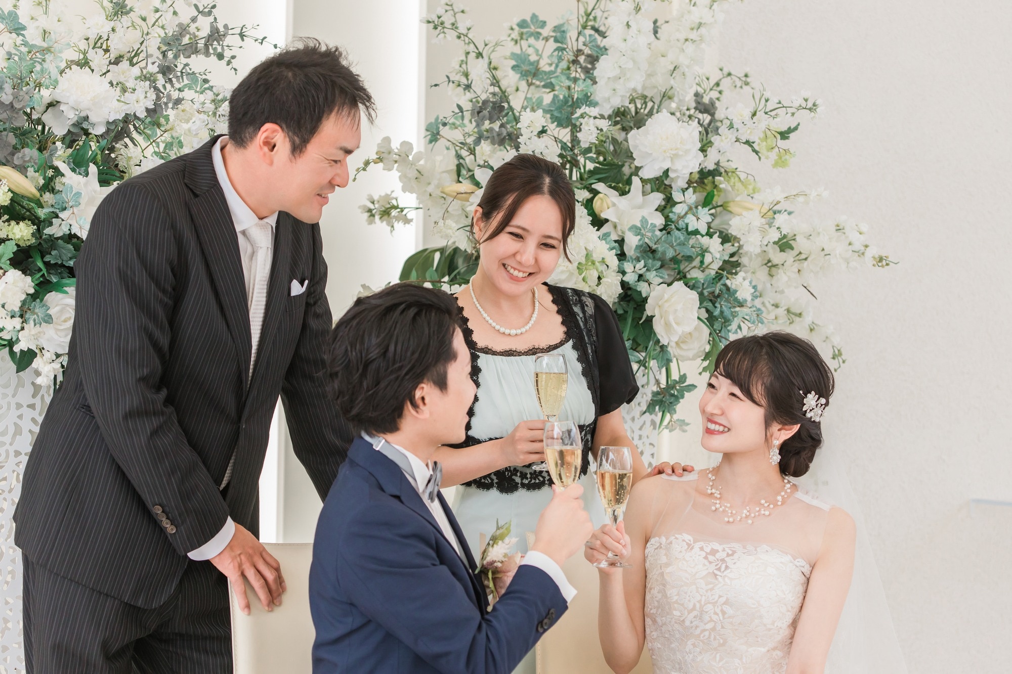 結婚式で兄弟・姉妹は何を着る？服装マナーや立場別のおすすめコーデを解説