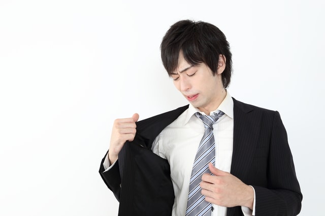 スーツやシャツの汚れとシワへの対処解説記事サムネイル