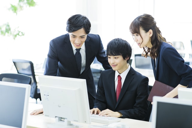 インターンの服装解説記事サムネイル