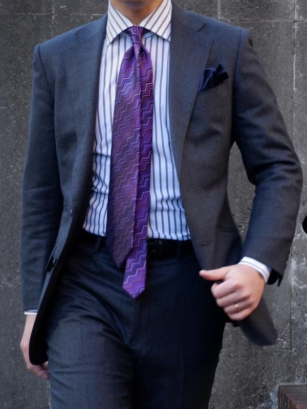 紫ネクタイ
